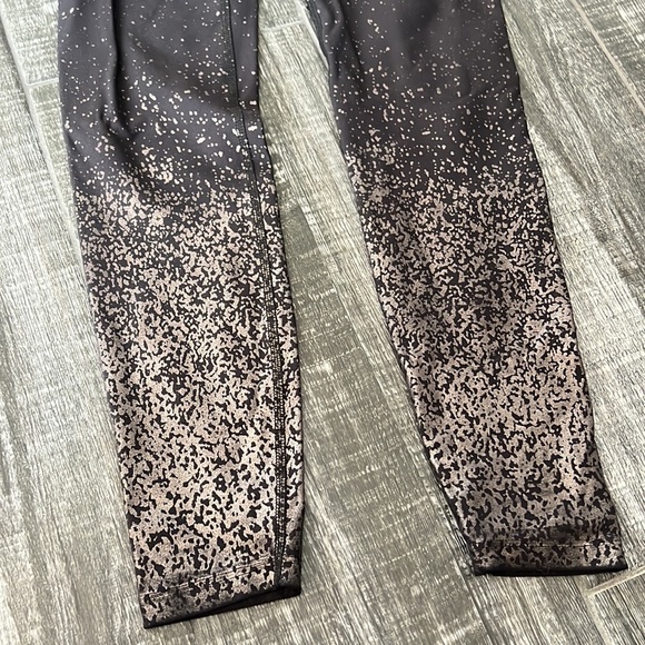 Beyond Yoga black leggings sparkle ombré fade - Picture 6 of 6